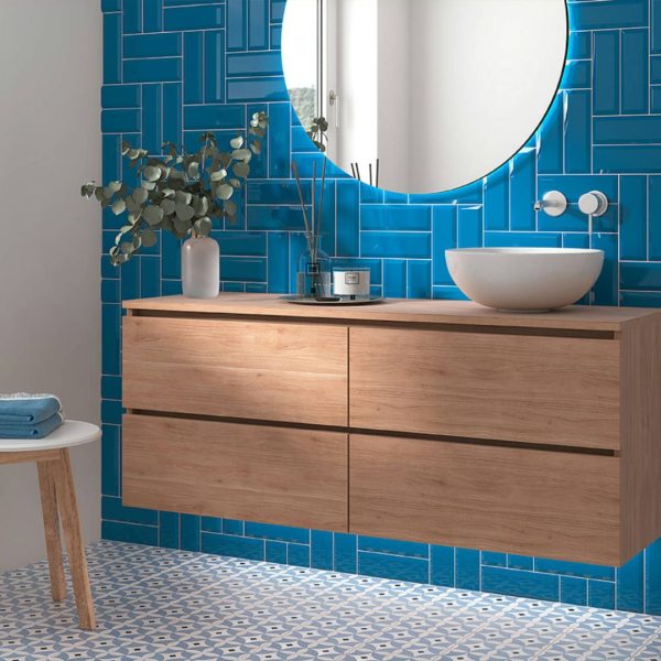 azulejo azul baño