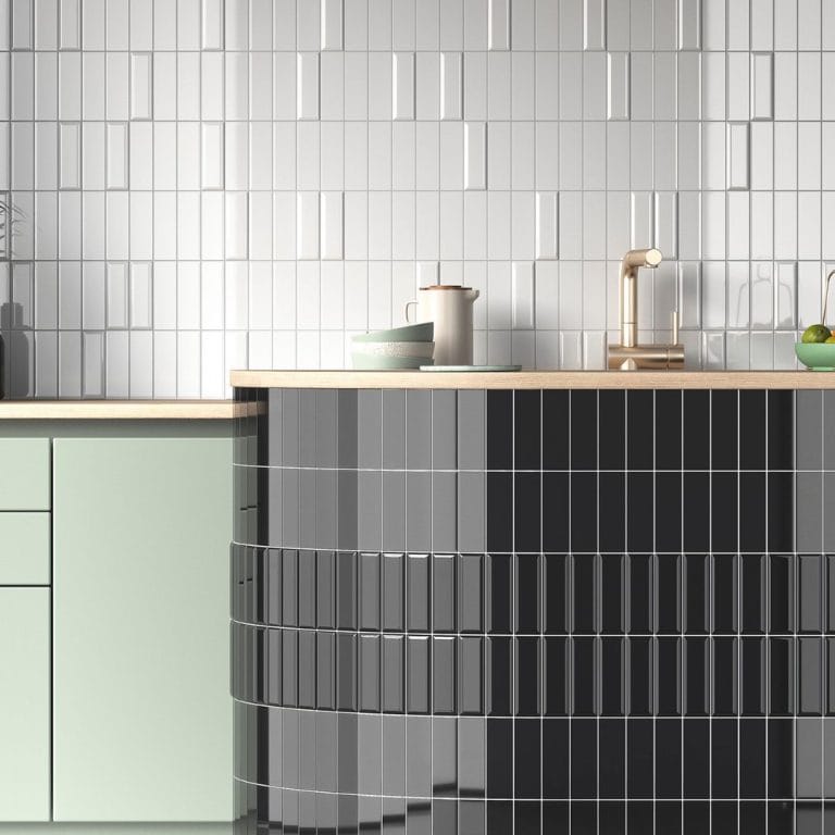 Ikon White es un azulejo porcelánico brillo tipo brick ideal para baño y cocina.